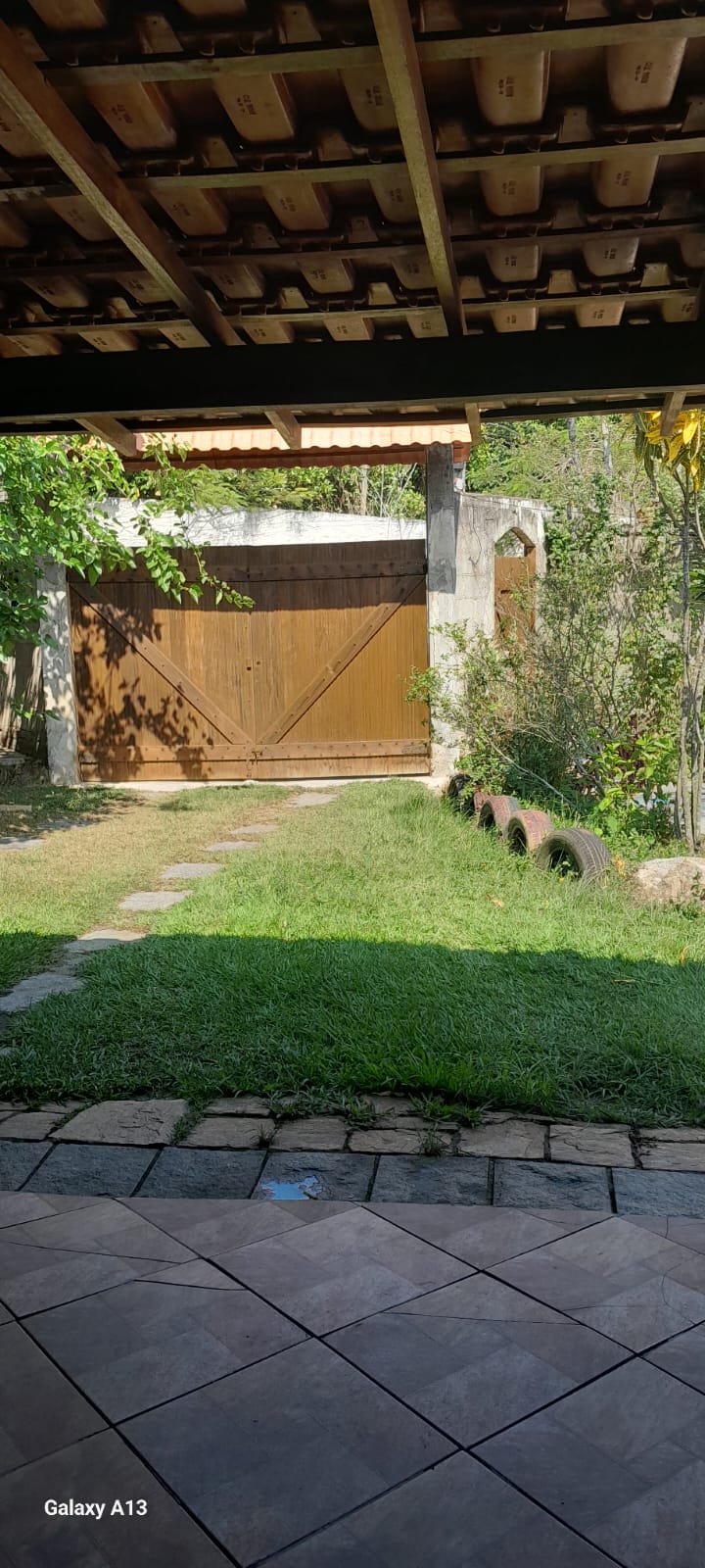 VENDO EXCELENTE CASA EM ESTILO COLONIAL EM BAIRRO TRANQUILO