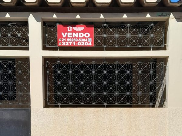 VENDO CASA AMPLA C/02 PAVIMENTOS E TERRAÇO BEM LOCALIZADA EM PACIÊNCIA